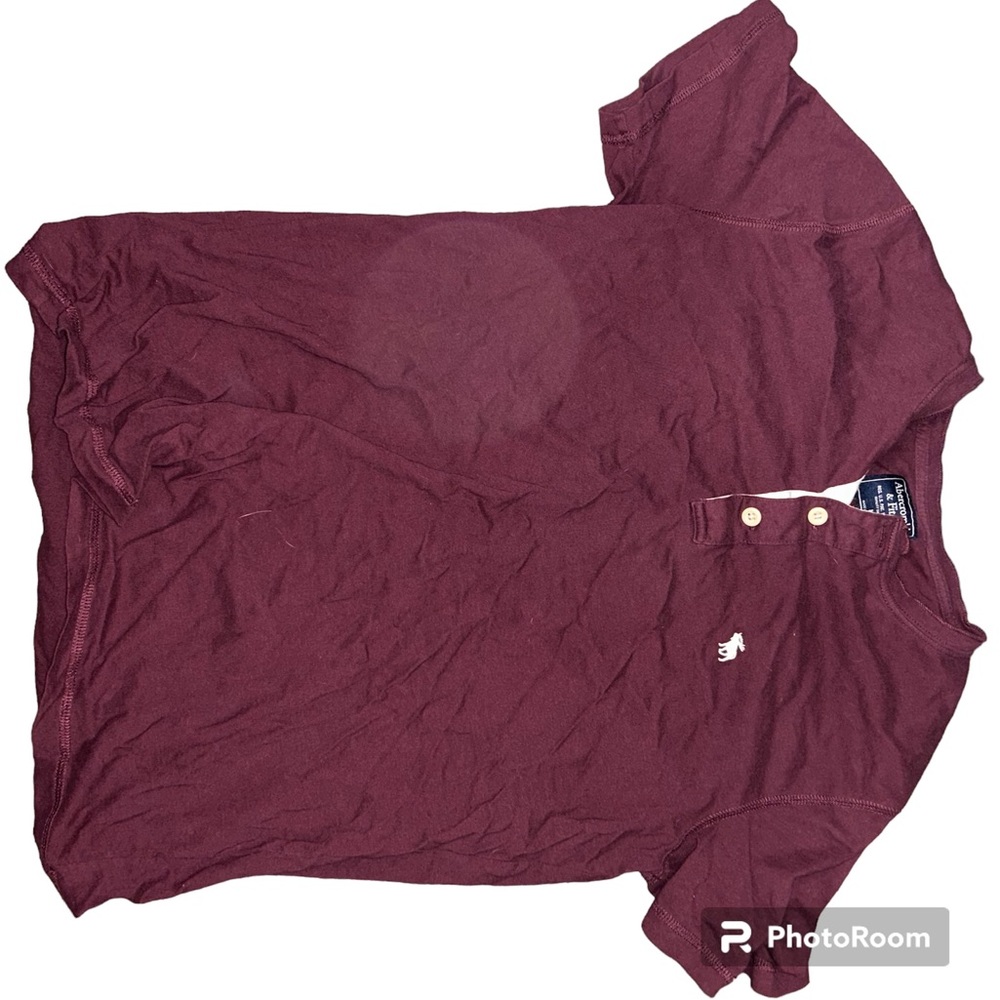 Maroon Abercrombie and Finch short sleeve T-shirt. Size: Medium